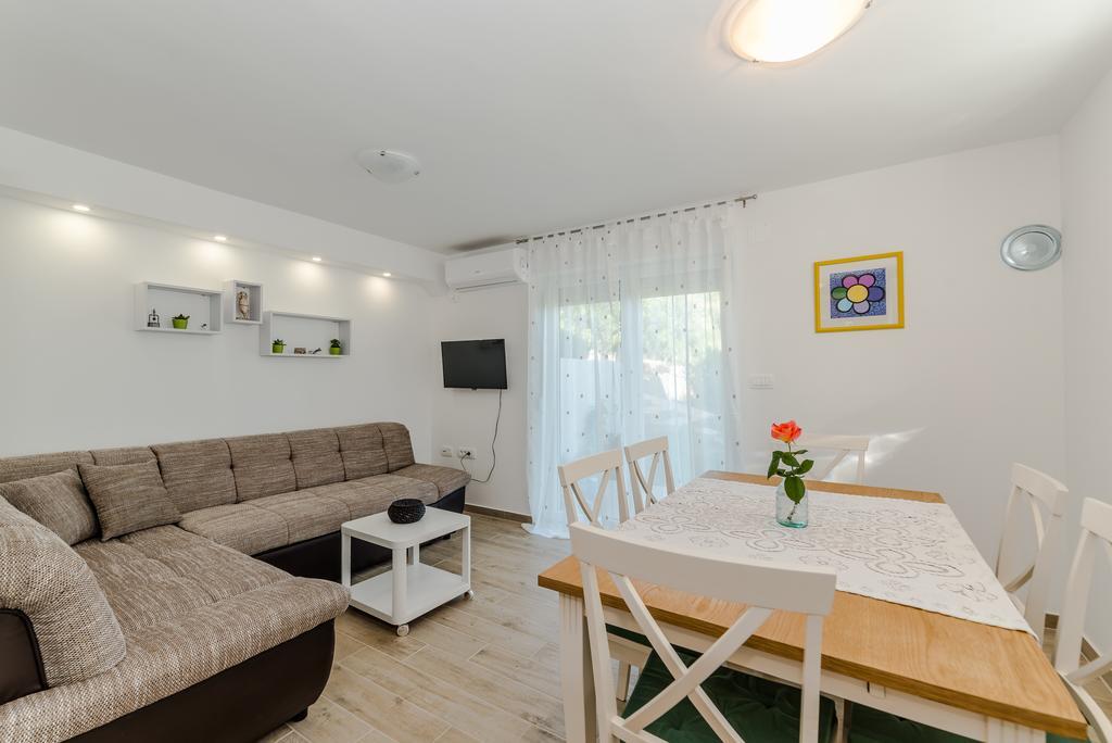 Apartment Robinson Podvrsje Екстер'єр фото