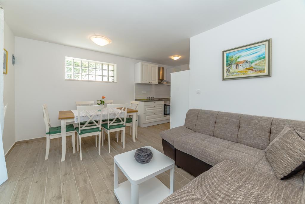 Apartment Robinson Podvrsje Екстер'єр фото